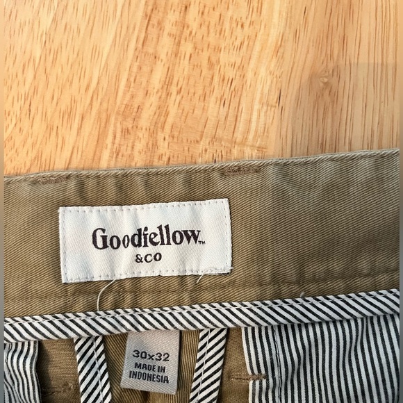 Men’s Goodfellow&Co khaki pants - Picture 3 of 3